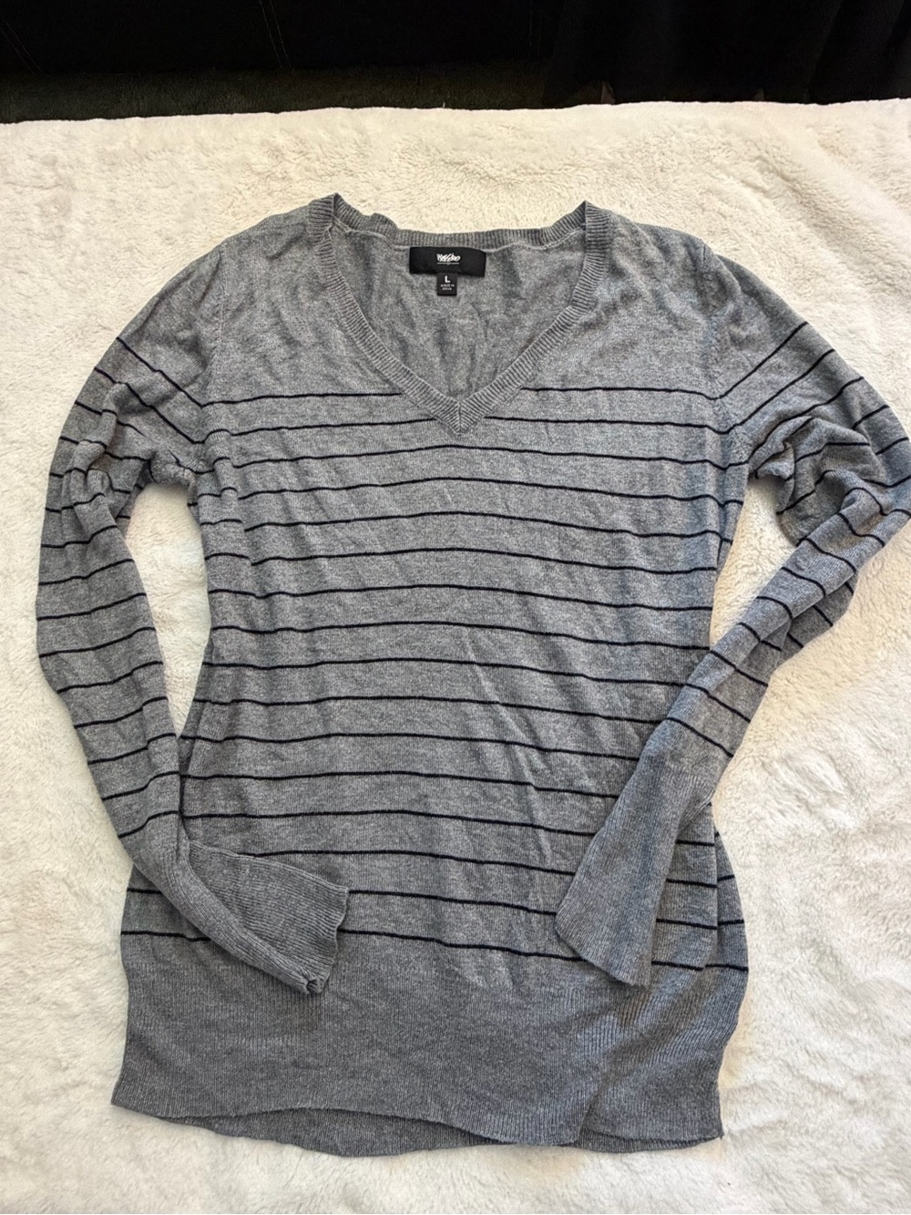 Mossimo Supply Co. Gray V-Neck Long Sleeve Striped Knit Top